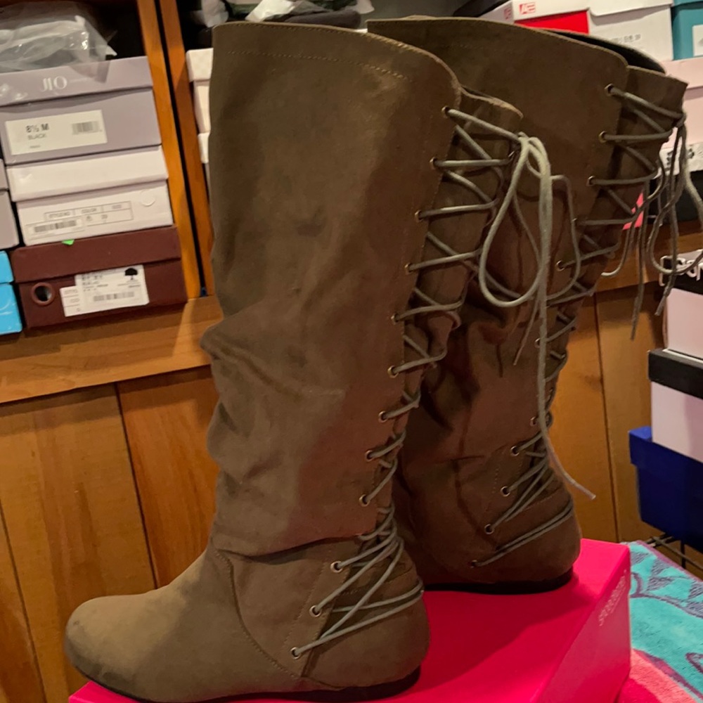 New in Box ShoeDazzle Boots